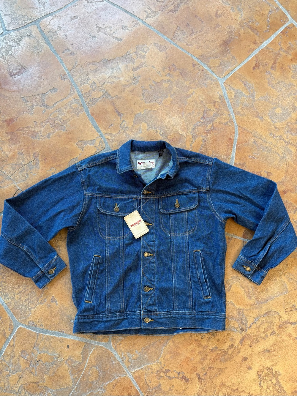 NWT Wrangler Men's RUGGED WEAR DENIM JACKET in Antique Indigo Size M